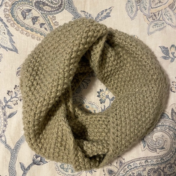 Infinity Scarf - Picture 1 of 2